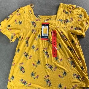NWT autumn yellow shirt. Size M.